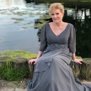 Meet your Posher, Lois